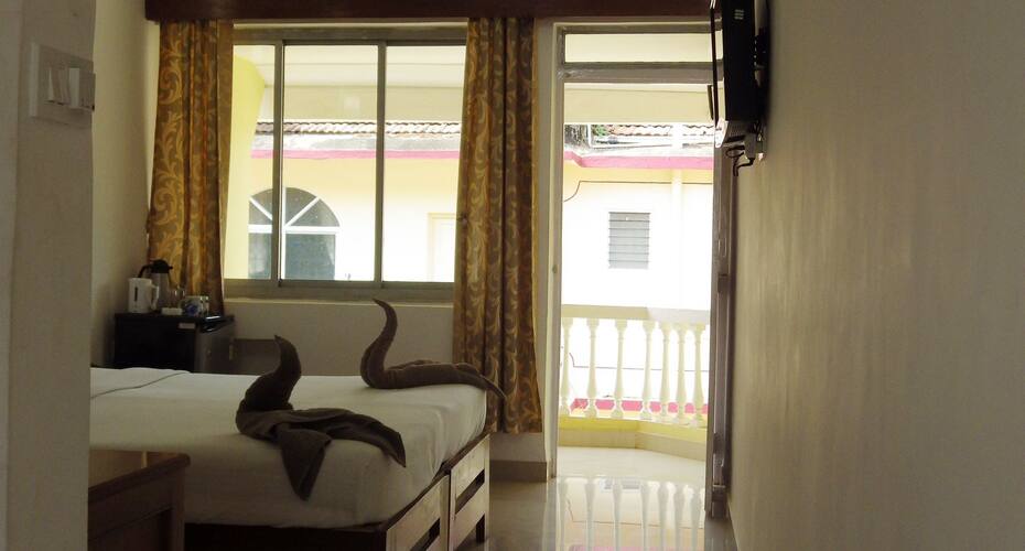 TG Stays Opp Newtons Supermarket, Goa 3